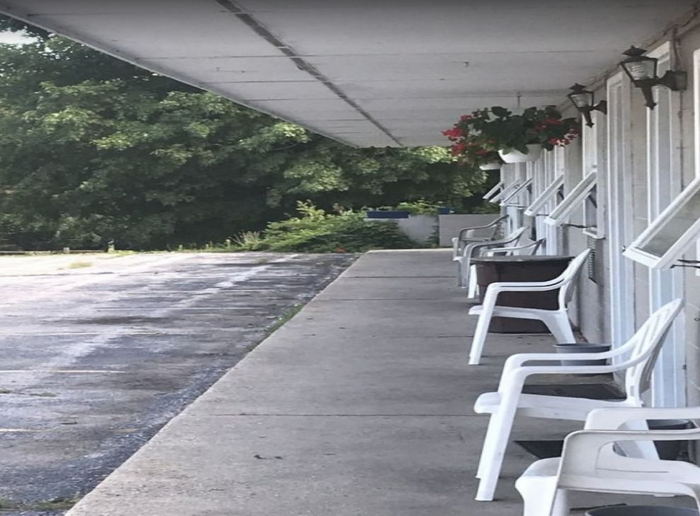 Gateway Motel - From Web Listing (newer photo)